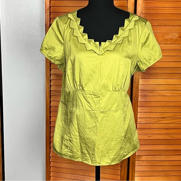 Limited Green Short Sleeve V-neck Blouse - Picture 2 of 4